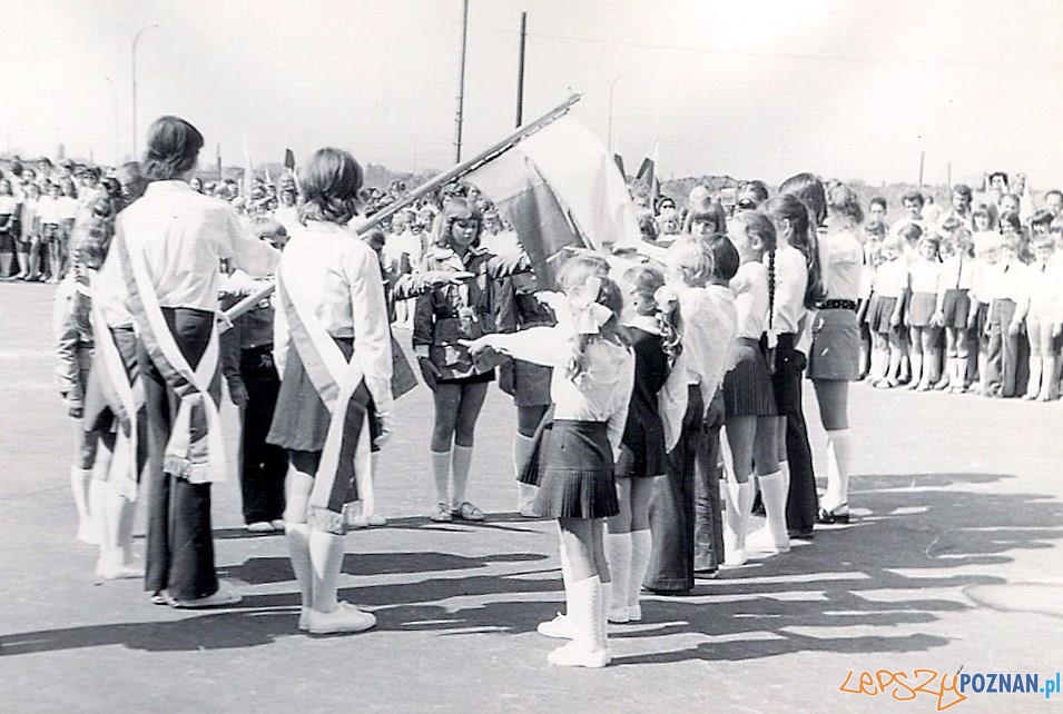Rozpoczęcie roku szkolnego w Szkole Podstawowej nr 19 na Osiedlu Oświecenia – rok 1978
