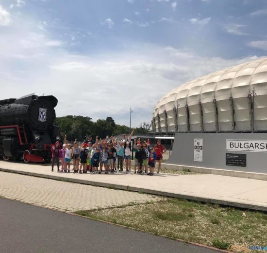 Akcja Lato - Półkoloniści przed Stadionem Miejskim Foto: POSiR Akcja Lato - Półkoloniści przed Stadionem Miejskim Foto: POSiR