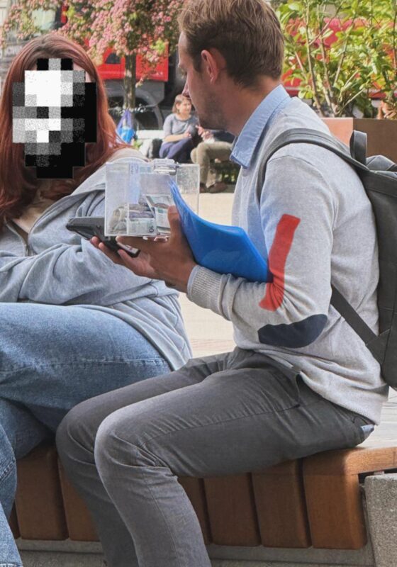 Naciągacze z terminalami zbierają pieniądze na ulicach Foto: Rada Osiedla Stare Miasto